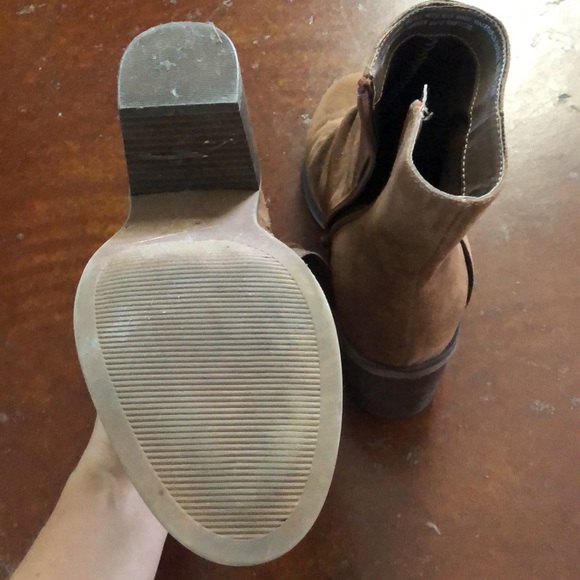 Brown Suede booties - Picture 2 of 3